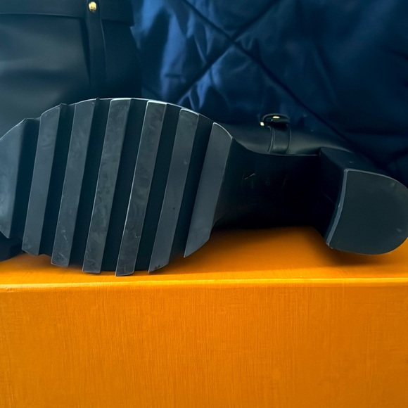 Louis Vuitton boots - Picture 2 of 3